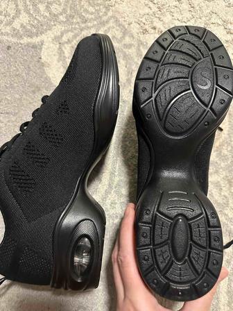 Танцевальные кроссовки