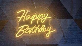 Вывеска happy birthday