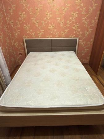 Продам полуторную кровать с матрасом