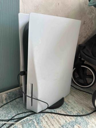 Продам игровую приставку PS5