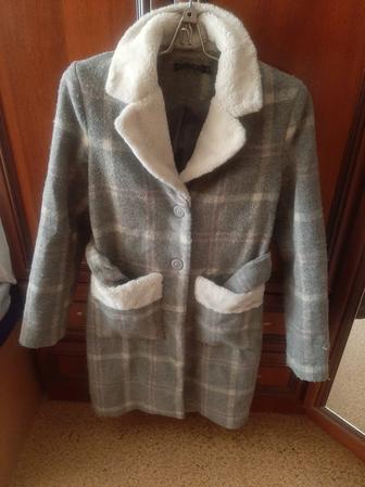 Пальто 3000.пиджак 2000.безрукавка 2000 спортивная. разгрузка гардероба