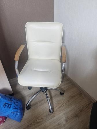 Продам компьютерное кресло бу в отличном состоянии