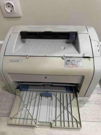 Продам принтер HP LaserJet 1018