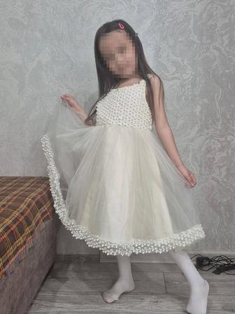 Платья праздничные