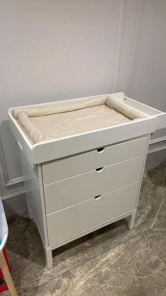 Продам пеленальный столик stokke