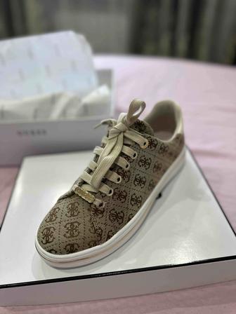 Женские кеды GUESS