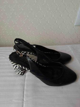 Туфли на каблуке 37 размер