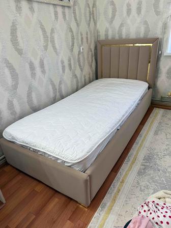 Кровать