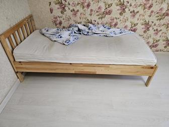 Продам кровать с матрасом в хорошем состоянии.