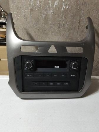 Продам штатную магнитолу Шевроле кобальт