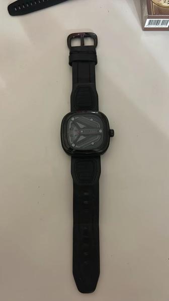 Часы seven Friday