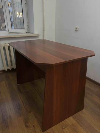 Продам стол кухонный в отличном состоянии
