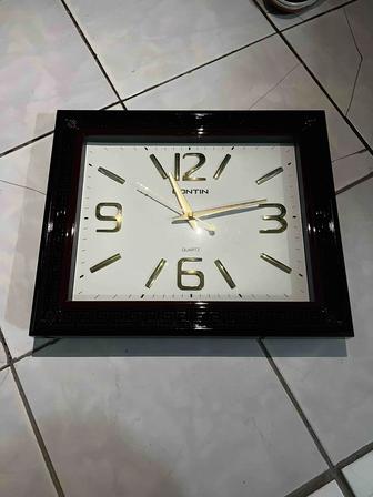 Продам новый настенные часы
