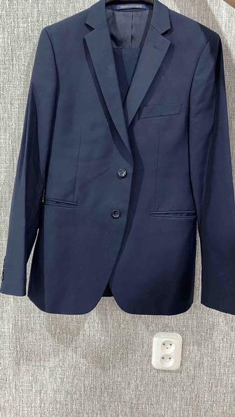 Продам костюм