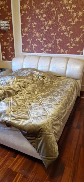 Бу кровать 240-200 хорошем состоянии, матрас латекс (новый стоил 2000 долл)