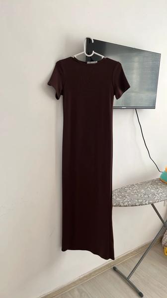 Коричневый платье