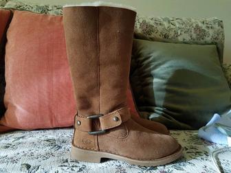 Продам новые сапоги UGG