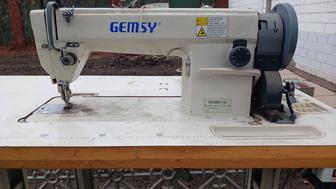 Продам швейную машину