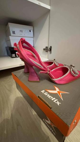 Продам туфли , босоножка