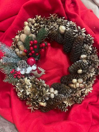 Новогодние венки ручной работы
