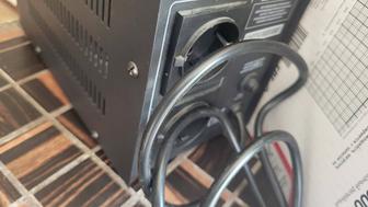 Стабилизатлр напряжения Эра однррелейный автоматический переносной продаетс