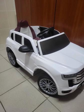 Продам машину детскую