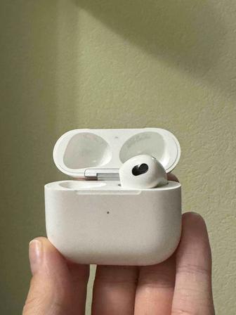 AirPods 3 футляр и правый наушник