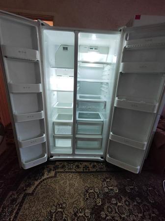 Холодильник большой