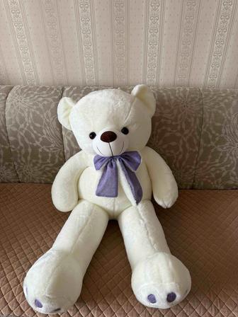 Большой плюшевый медведь на подарок