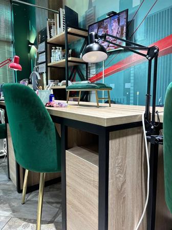 Продам маникюрный столик