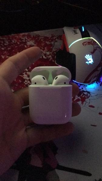 Продам AirPods