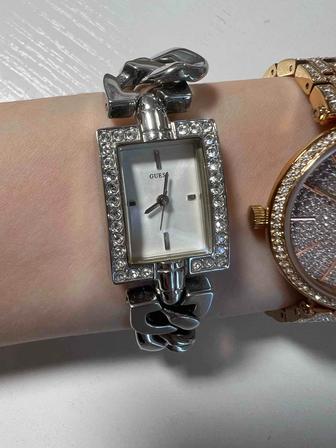 Часы винтажные Guess