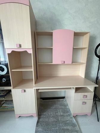 Продам письменный стол с пеналом