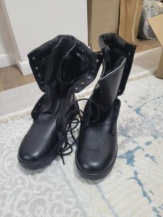 Продам берцы зимний черный