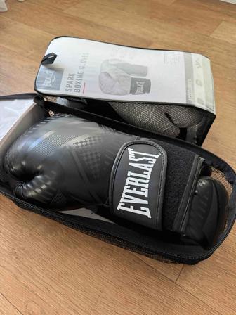 Перчатки для бокса Everlast Spark