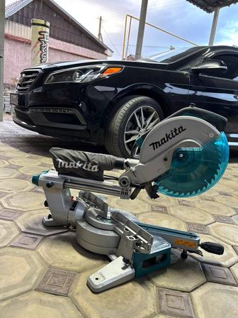 Продам торцовочную пилу Makita 260