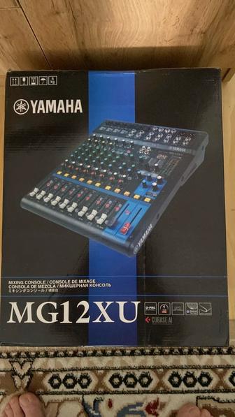 Аналоговый микшерный пульт Yamaha MG12HU