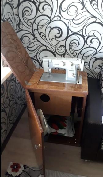 Продам советскую швейную машину