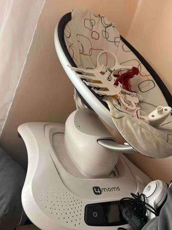 Продам электрокачелю 4moms