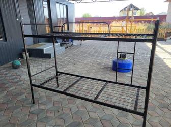 Срочно продам 2 металлические двухъярусные кровати