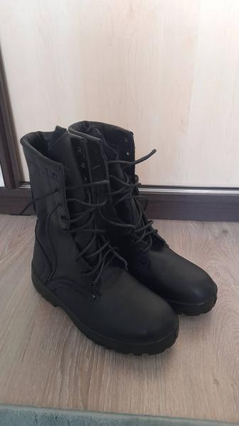 Продам зимние берцы (новые)