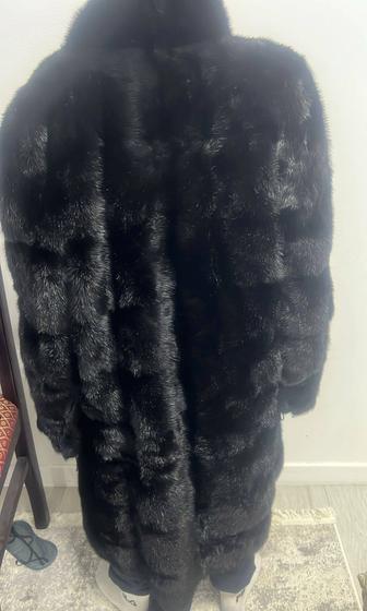 Продам шубу из натурального меха Roberto Rafio