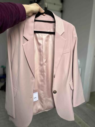 Женский пиджак пудрового цвета, M