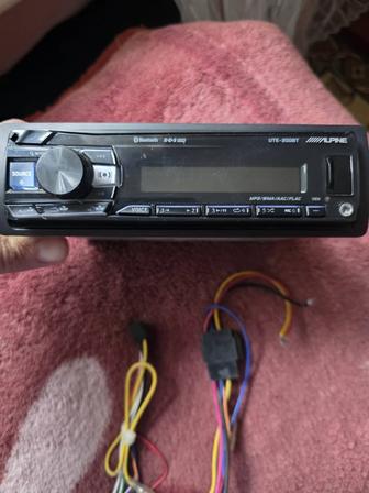 Автомагнитола Alpine UTE 200BT