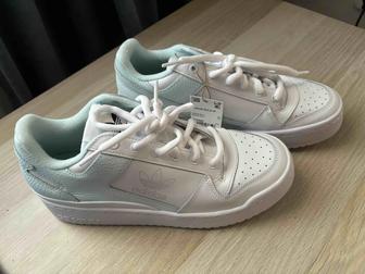 Продам новые кроссовки Adidas оригинал