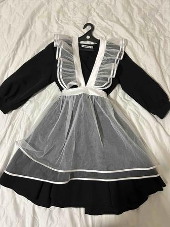 Фартук выпускницы и черное платье