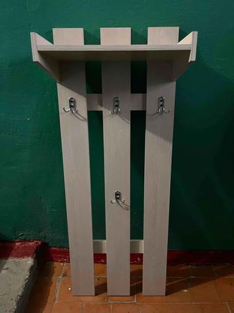 Продам вешалку настенную