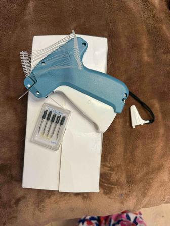 Пистолет для бирок, этикеток плюс 100 штк биркодержателей