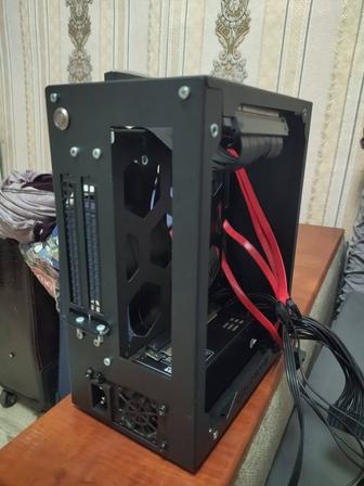 Mini ITX корпус с блоком питания и райзером