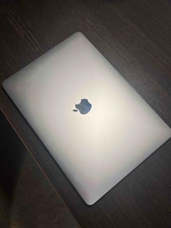 MacBook Pro 13 2017 8/256ГБ